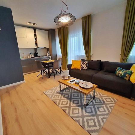 אורדאה Elias Central Apartment - 2 Bedrooms & Free Parking מראה חיצוני תמונה