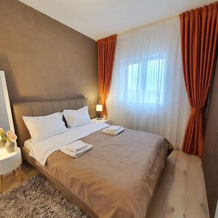אורדאה Elias Central Apartment - 2 Bedrooms & Free Parking מראה חיצוני תמונה