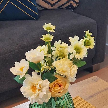 אורדאה Elias Central Apartment - 2 Bedrooms & Free Parking מראה חיצוני תמונה